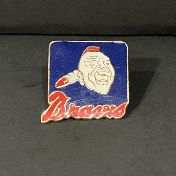Atlanta Braves Old Indian Logo Pin, MLB Pinback Button, Baseball‎ Collectible - Picture 1 of 4
